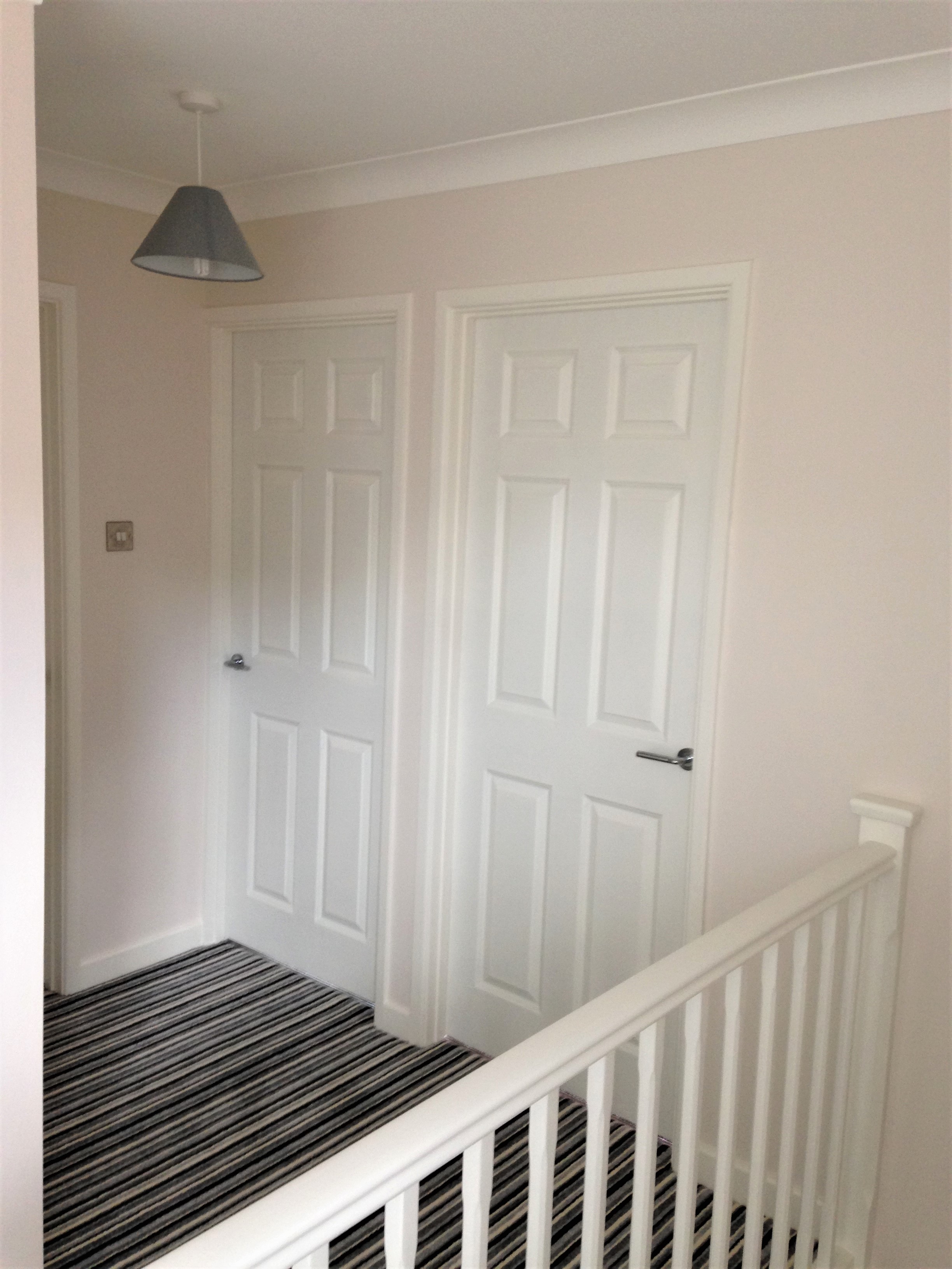 Nicely decorated landing.